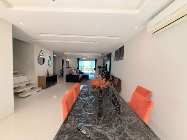 Casa com 480m² 4 quartos e 2 banheiros, à venda, no bairro Lagoa em Macaé