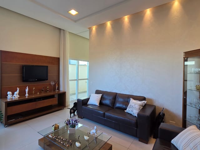 Casa com 360m² 3 quartos e 2 banheiros, à venda, no bairro Residencial José Lázaro Gouvea em Londrina