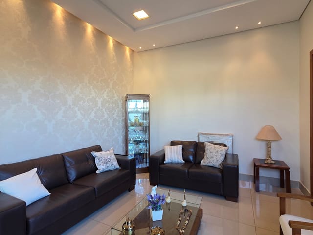 Casa com 360m² 3 quartos e 2 banheiros, à venda, no bairro Residencial José Lázaro Gouvea em Londrina
