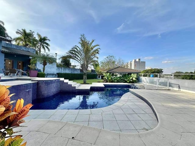 Casa com 1328m² 4 quartos e 6 banheiros, à venda, no bairro Chácara dos Junqueiras em Carapicuíba