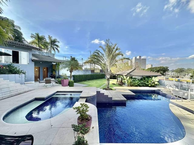 Casa com 1328m² 4 quartos e 6 banheiros, à venda, no bairro Chácara dos Junqueiras em Carapicuíba