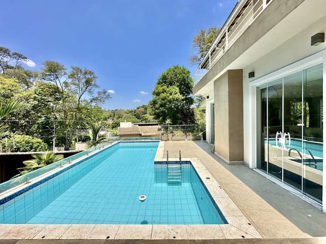 Casa com 1275m² 4 quartos e 5 banheiros, à venda, no bairro Chácara dos Junqueiras em Carapicuíba