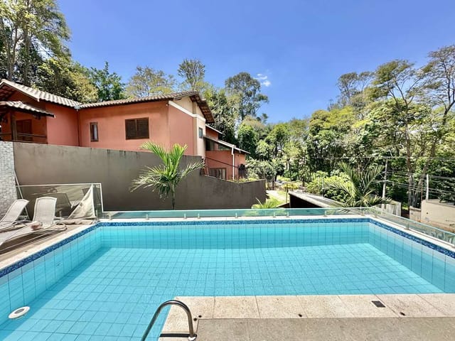 Casa com 1275m² 4 quartos e 5 banheiros, à venda, no bairro Chácara dos Junqueiras em Carapicuíba