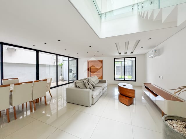 Casa com 290m² 3 quartos e 7 banheiros, à venda, no bairro Recreio dos Bandeirantes em Rio de Janeiro