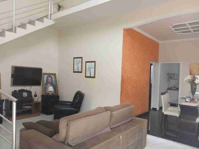 Casa 3 quartos e 2 banheiros, à venda ou para alugar, no bairro Centro em Campos dos Goytacazes
