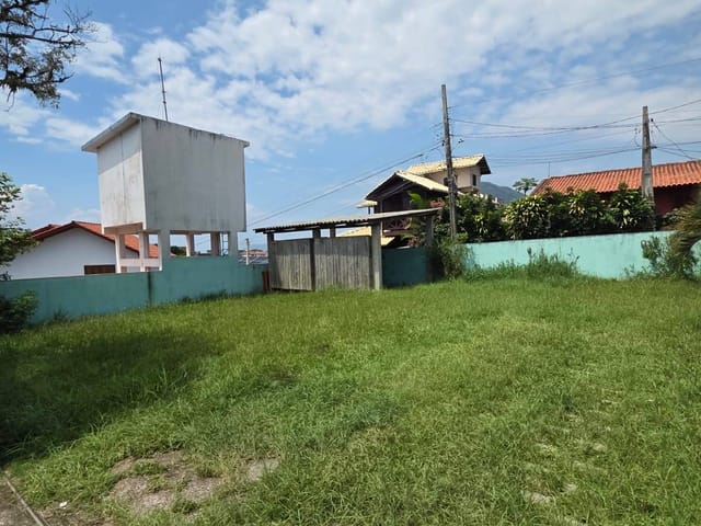 Casa 3 quartos e 1 banheiro, para alugar, no bairro Ingleses do Rio Vermelho em Florianópolis