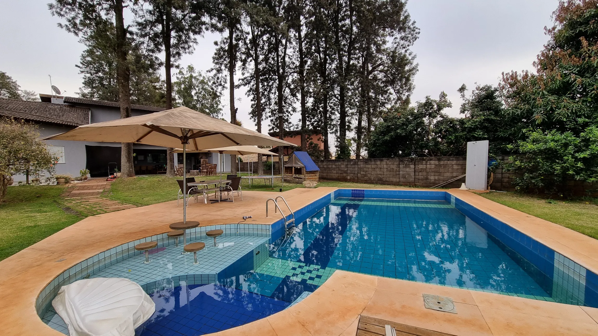 Casa, 4 quartos, 356 m² - Foto 1