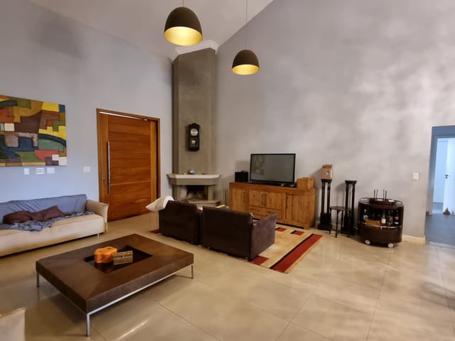 Casa com 1729m² 4 quartos e 5 banheiros, para alugar, no bairro Estância Santa Paula em Londrina