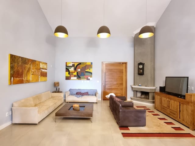 Casa com 1729m² 4 quartos e 5 banheiros, para alugar, no bairro Estância Santa Paula em Londrina