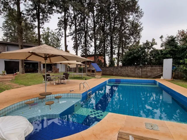 Casa com 1729m² 4 quartos e 5 banheiros, para alugar, no bairro Estância Santa Paula em Londrina