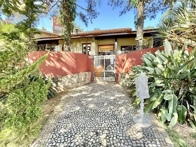 Casa com 1580m² 5 quartos e 5 banheiros, à venda, no bairro Águas da Fazendinha em Carapicuíba