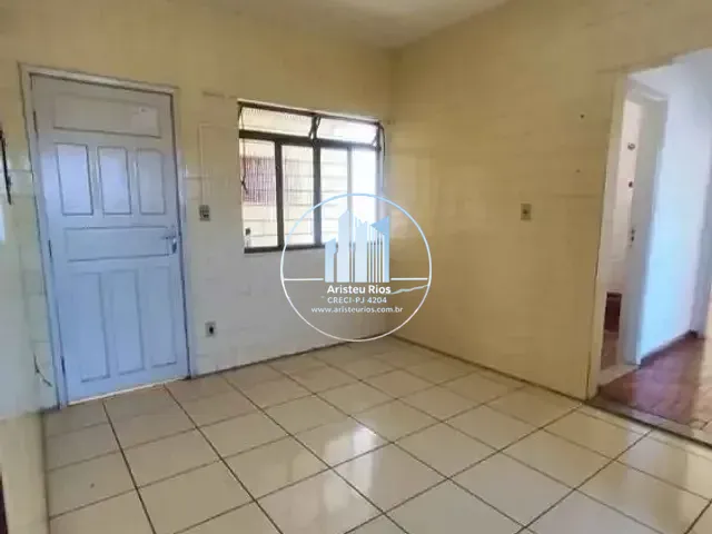 Casa com 200m² 3 quartos e 1 banheiro, à venda ou para alugar, no bairro Primavera em Pouso Alegre