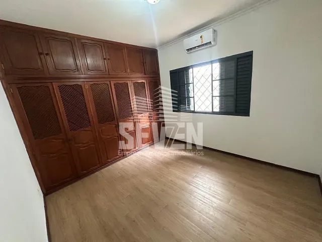 Casa com 300m² 3 quartos e 3 banheiros, para alugar, no bairro Vila Aeroporto Bauru em Bauru