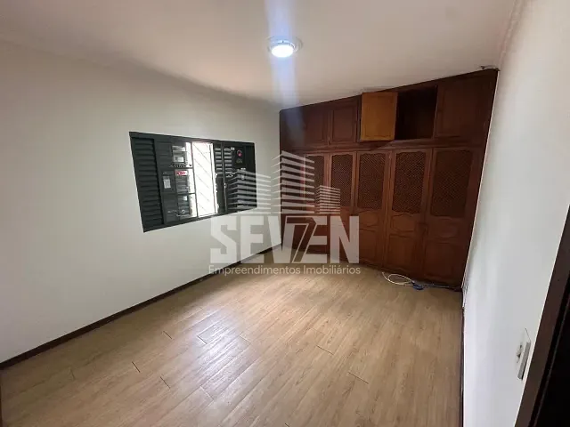 Casa com 300m² 3 quartos e 3 banheiros, para alugar, no bairro Vila Aeroporto Bauru em Bauru