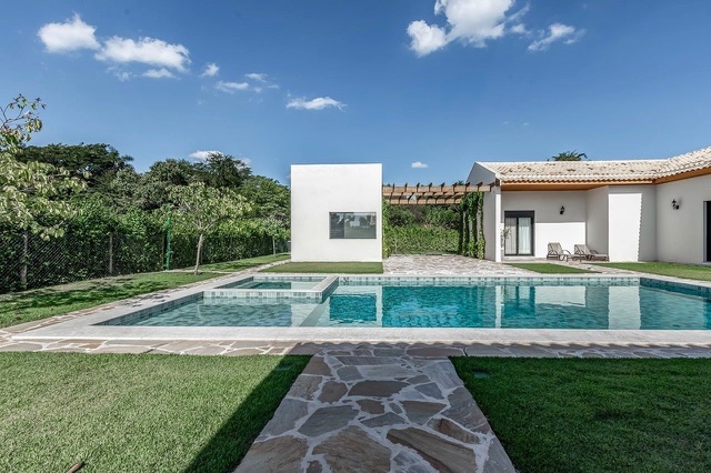 Casa com 2030m² 5 quartos e 7 banheiros, à venda ou para alugar, no bairro Porto Feliz em Porto Feliz