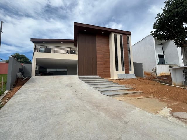 Casa com 390m² 4 quartos e 4 banheiros, à venda, no bairro Alphaville em Rio das Ostras