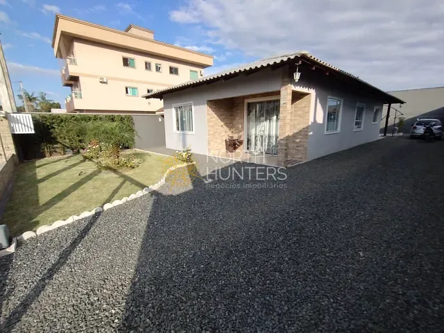 Casa com 150m² 3 quartos e 3 banheiros, à venda, no bairro Aventureiro em Joinville