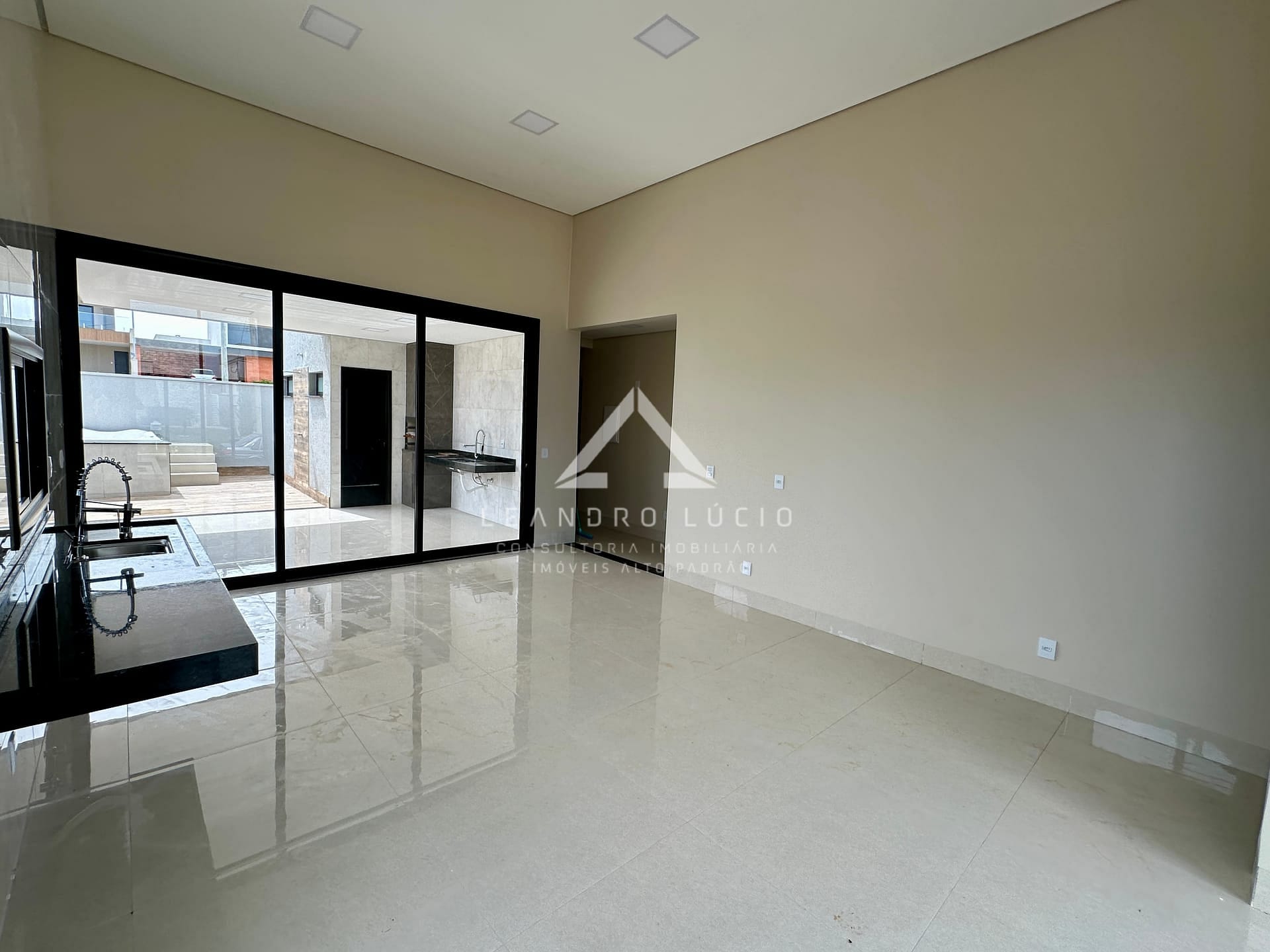 Casa à venda com 3 quartos, 158m² - Foto 6
