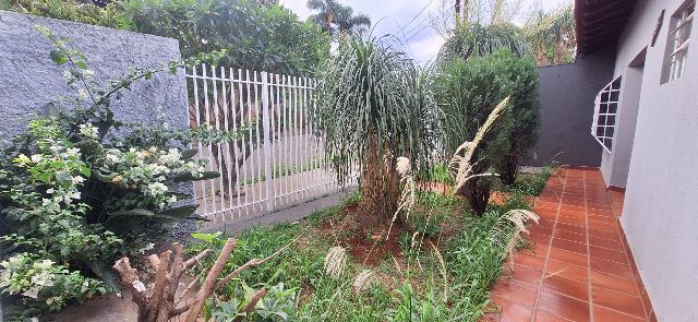Casa 3 quartos e 4 banheiros, à venda ou para alugar, no bairro Jardim Vila Rica em Cambé