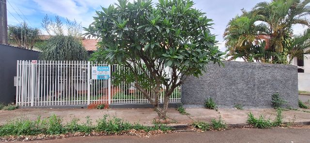 Casa 3 quartos e 4 banheiros, à venda ou para alugar, no bairro Jardim Vila Rica em Cambé