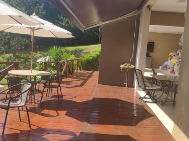 Casa com 3200m² 4 quartos e 4 banheiros, à venda, no bairro Condomínio Refúgio dos Pinheiros em Itapevi