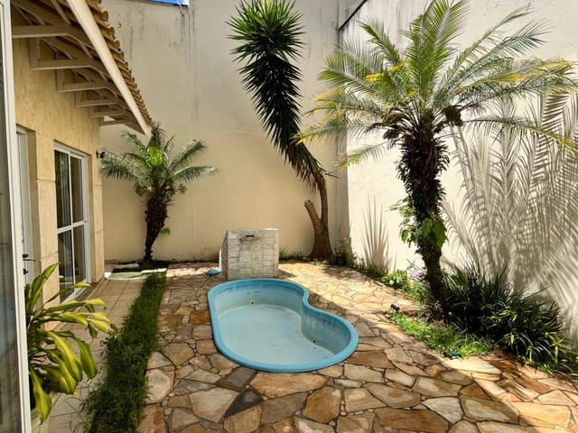 Casa com 260m² 4 quartos e 4 banheiros, à venda ou para alugar, no bairro Jardim Passárgada I em Cotia
