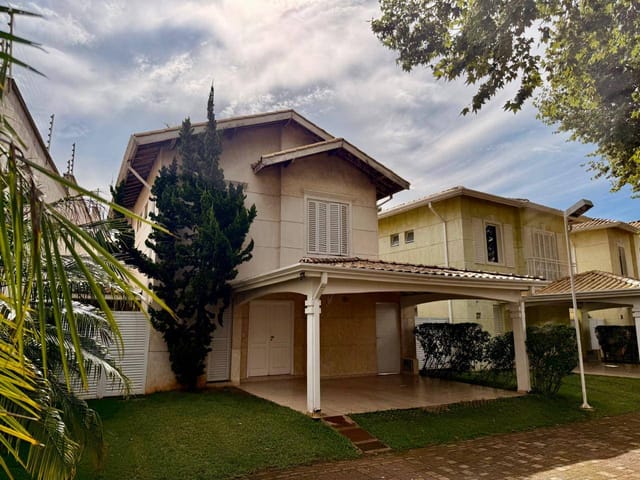 Casa com 260m² 4 quartos e 4 banheiros, à venda ou para alugar, no bairro Jardim Passárgada I em Cotia
