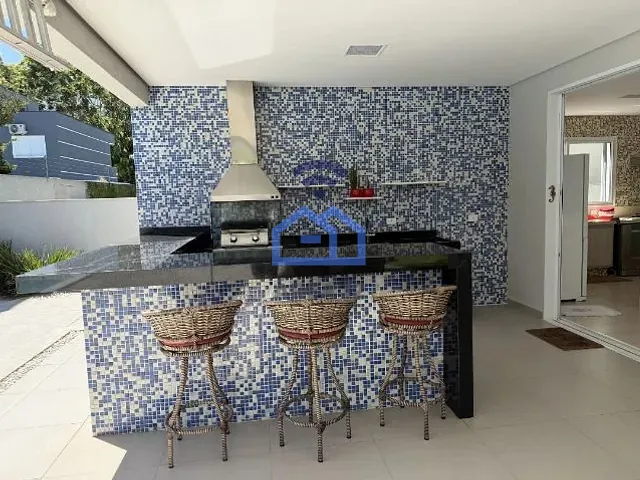 Casa com 420m² 4 quartos e 6 banheiros, à venda, no bairro Massaguaçu em Rua Hum