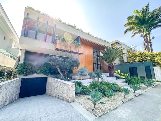 Casa com 1480m² 8 quartos e 12 banheiros, à venda, no bairro Barra da Tijuca em Rio de Janeiro