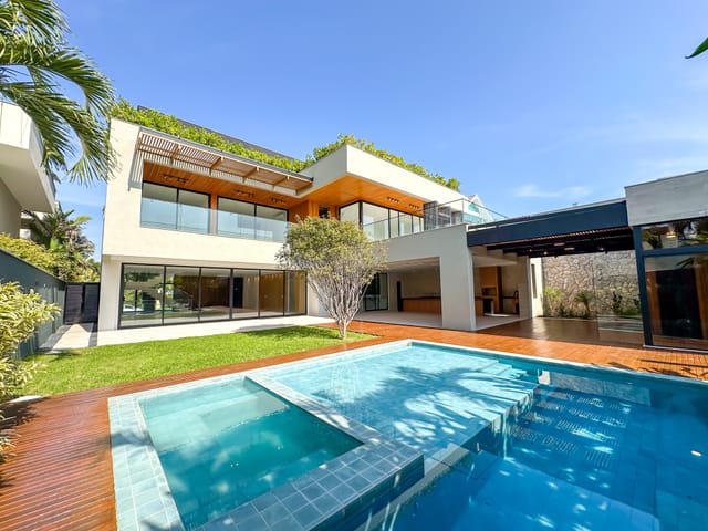 Casa com 1480m² 8 quartos e 12 banheiros, à venda, no bairro Barra da Tijuca em Rio de Janeiro