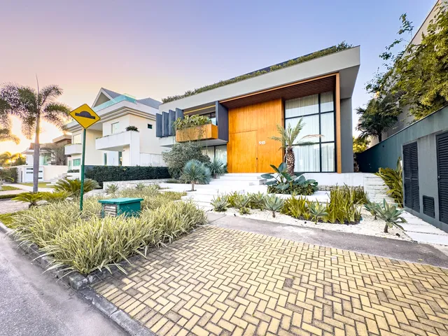 Casa com 1480m² 8 quartos e 12 banheiros, à venda, no bairro Barra da Tijuca em Rio de Janeiro