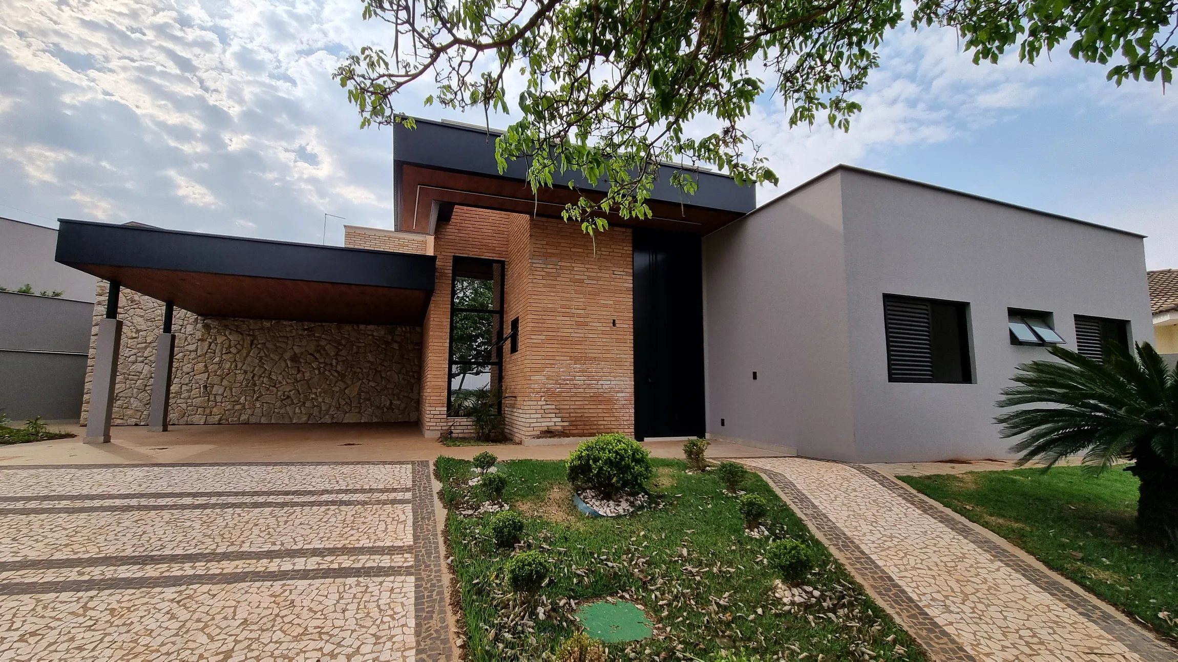 Casa, 4 quartos, 244 m² - Foto 1