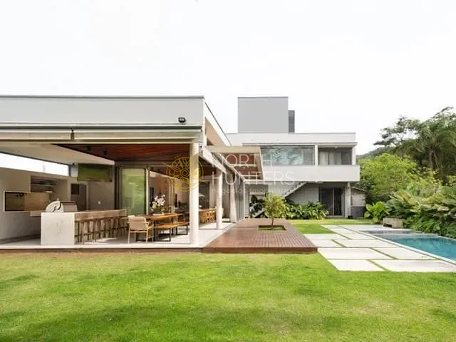 Casa com 740m² 4 quartos e 5 banheiros, à venda, no bairro Cachoeira do Bom Jesus em Florianópolis