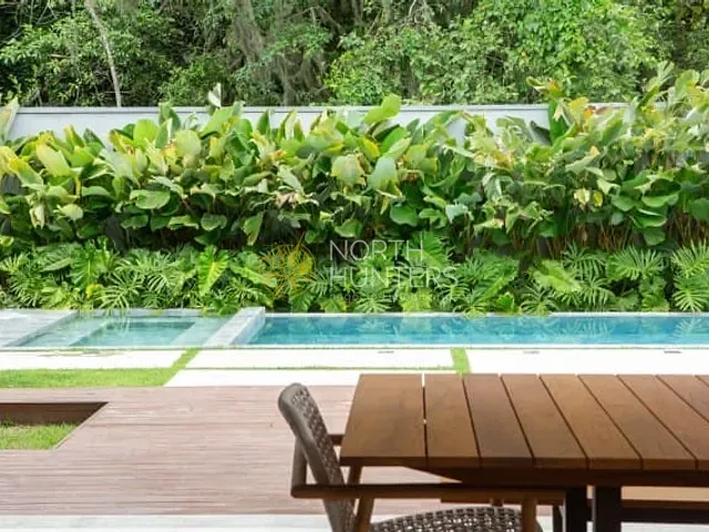 Casa com 740m² 4 quartos e 5 banheiros, à venda, no bairro Cachoeira do Bom Jesus em Florianópolis