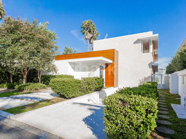 Casa com 720m² 4 quartos e 7 banheiros, para alugar, no bairro Tamboré em Santana de Parnaíba