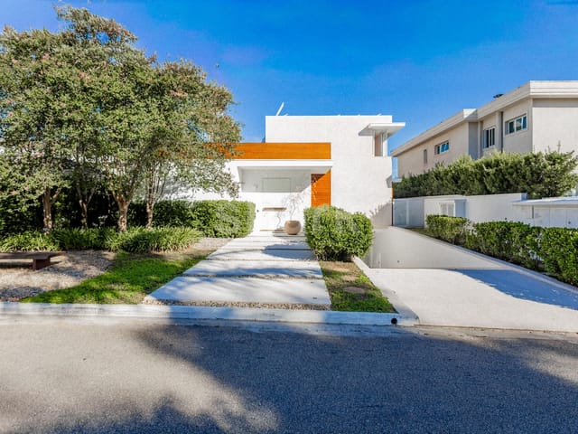 Casa com 720m² 4 quartos e 7 banheiros, para alugar, no bairro Tamboré em Santana de Parnaíba