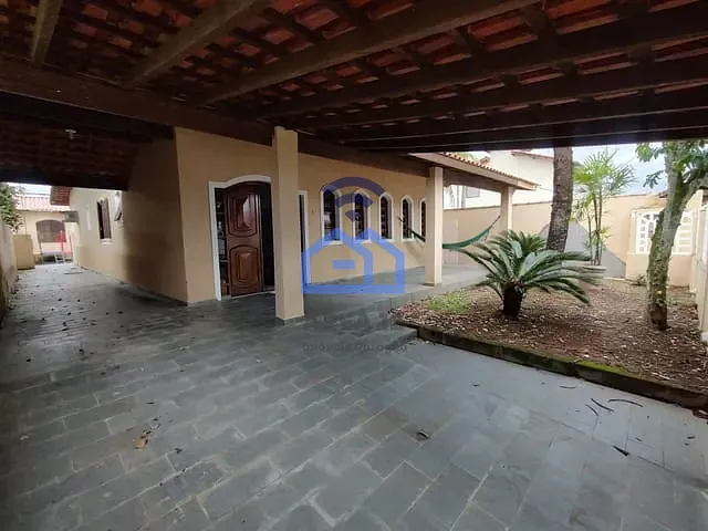 Casa 3 quartos e 4 banheiros, à venda, no bairro Pontal de Santa Marina em Caraguatatuba