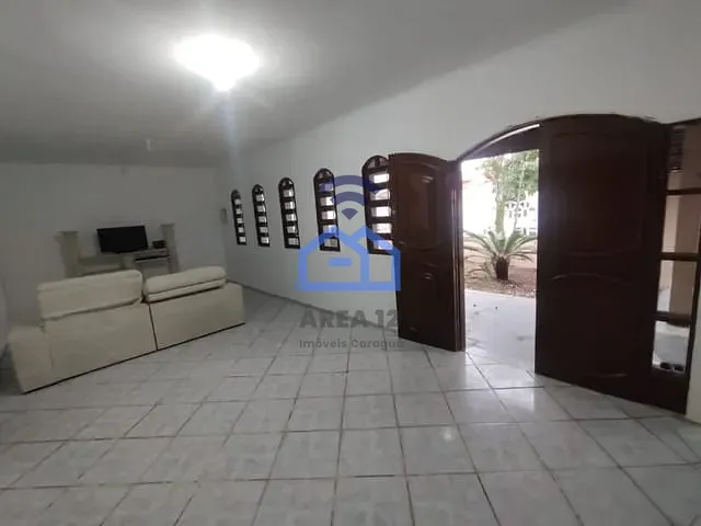 Casa 3 quartos e 4 banheiros, à venda, no bairro Pontal de Santa Marina em Caraguatatuba