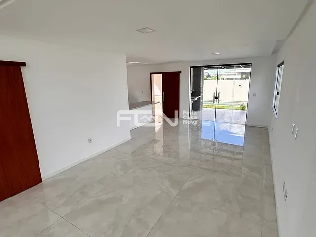 Casa com 293m² 4 quartos e 5 banheiros, à venda, no bairro Jardim Limoeiro em Camaçari