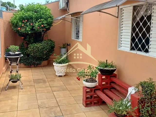 Casa com 188m² 3 quartos e 1 banheiro, à venda, no bairro Cristo Rei em Várzea Grande
