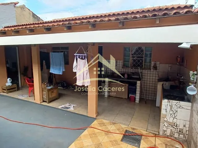 Casa com 188m² 3 quartos e 1 banheiro, à venda, no bairro Cristo Rei em Várzea Grande
