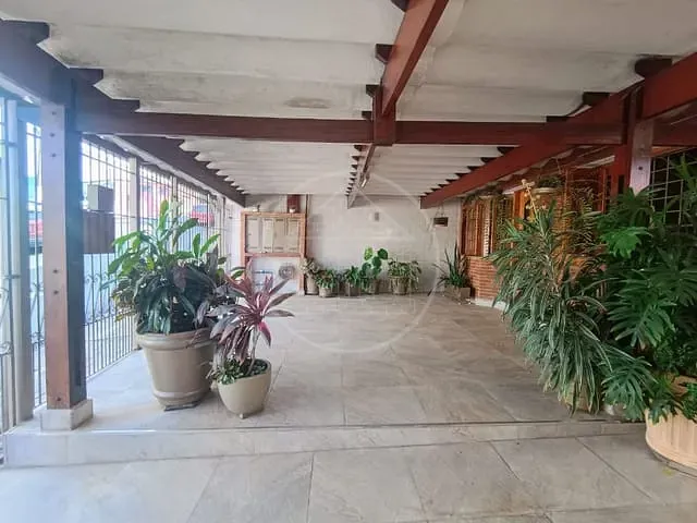 Casa com 315m² 4 quartos e 4 banheiros, para alugar, no bairro Jardim dos Prados em São Paulo