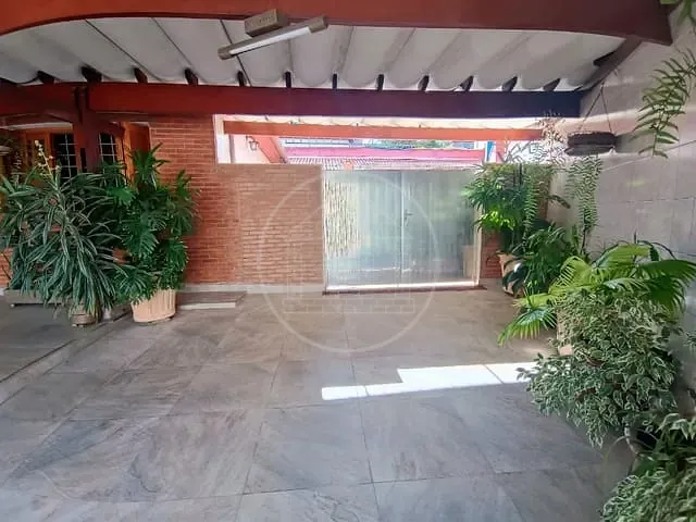 Casa com 315m² 4 quartos e 4 banheiros, para alugar, no bairro Jardim dos Prados em São Paulo