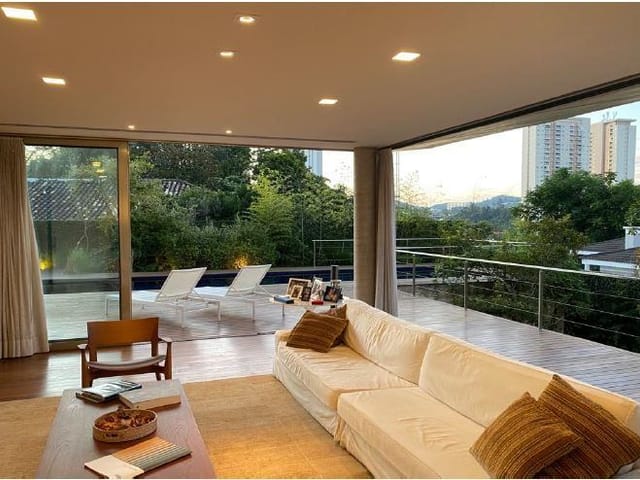 Casa com 1128m² 4 quartos e 6 banheiros, à venda, no bairro Alphaville em Barueri