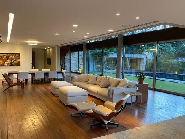 Casa com 1128m² 4 quartos e 6 banheiros, à venda, no bairro Alphaville em Barueri