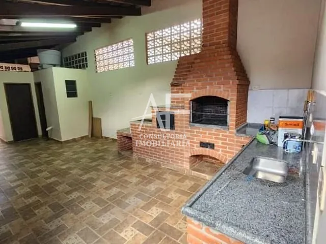 Casa com 273m² 2 quartos e 2 banheiros, à venda, no bairro Vila São José em Taubaté