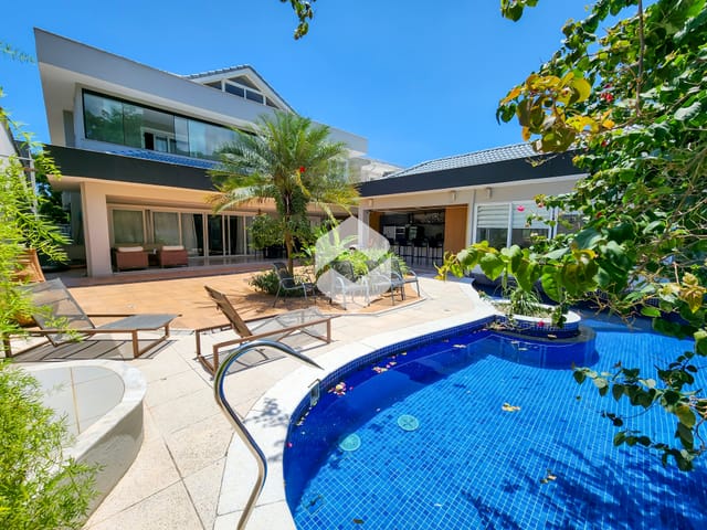 Casa com 600m² 5 quartos e 9 banheiros, à venda, no bairro Barra da Tijuca em Rio de Janeiro