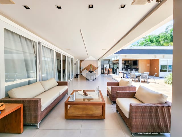 Casa com 600m² 5 quartos e 9 banheiros, à venda, no bairro Barra da Tijuca em Rio de Janeiro