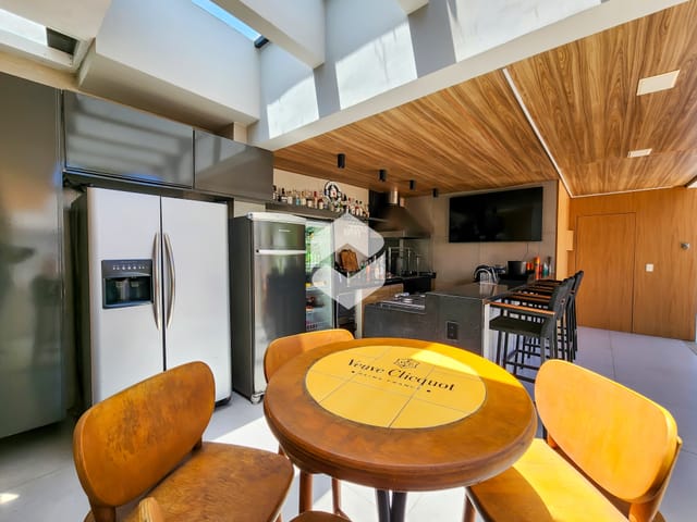 Casa com 600m² 5 quartos e 9 banheiros, à venda, no bairro Barra da Tijuca em Rio de Janeiro