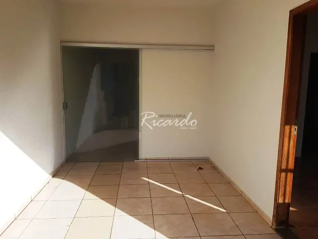 Casa 2 quartos e 1 banheiro, para alugar, no bairro Vila Sampaio em Arapongas